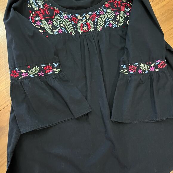 Norm Thompson Embroidered Top Size M Cotton Floral Boho Flutter Sleeve - Picture 5 of 11
